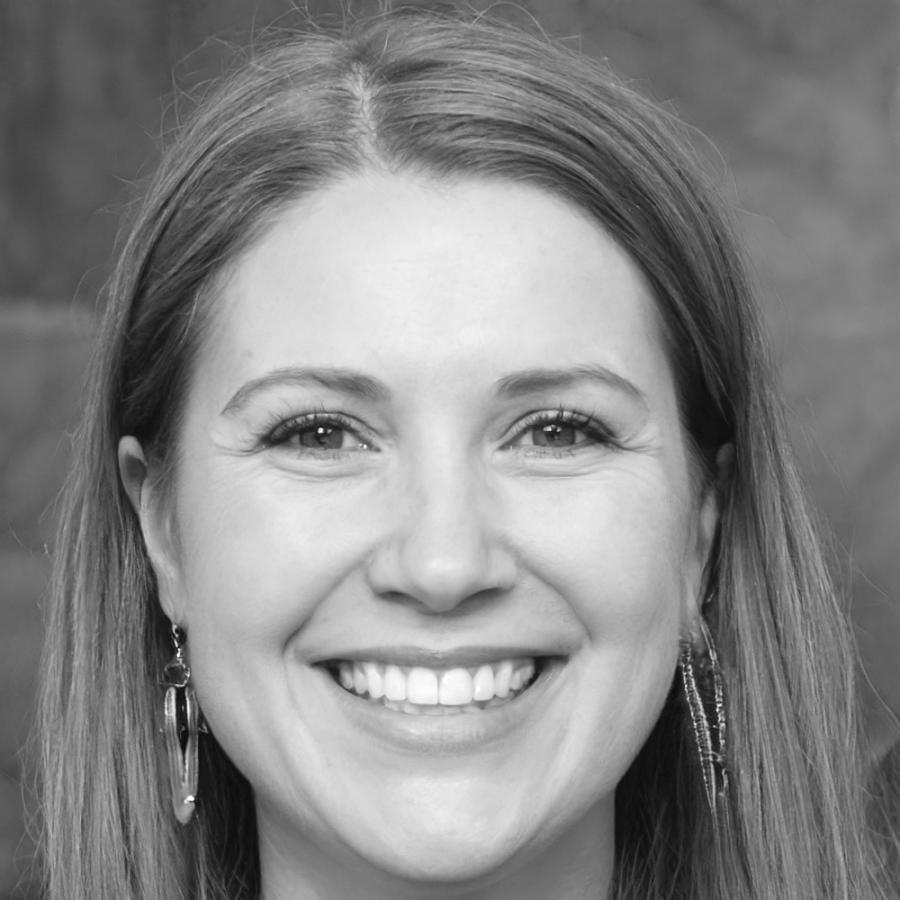 Dr. Sarah Müller - Finanzexpertin
